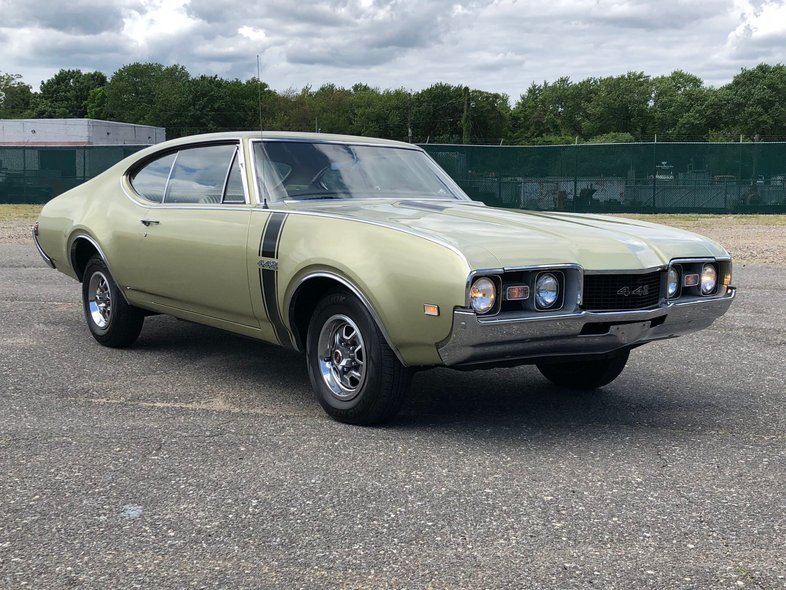 
								1968 Oldsmobile Cutlass 442 full									