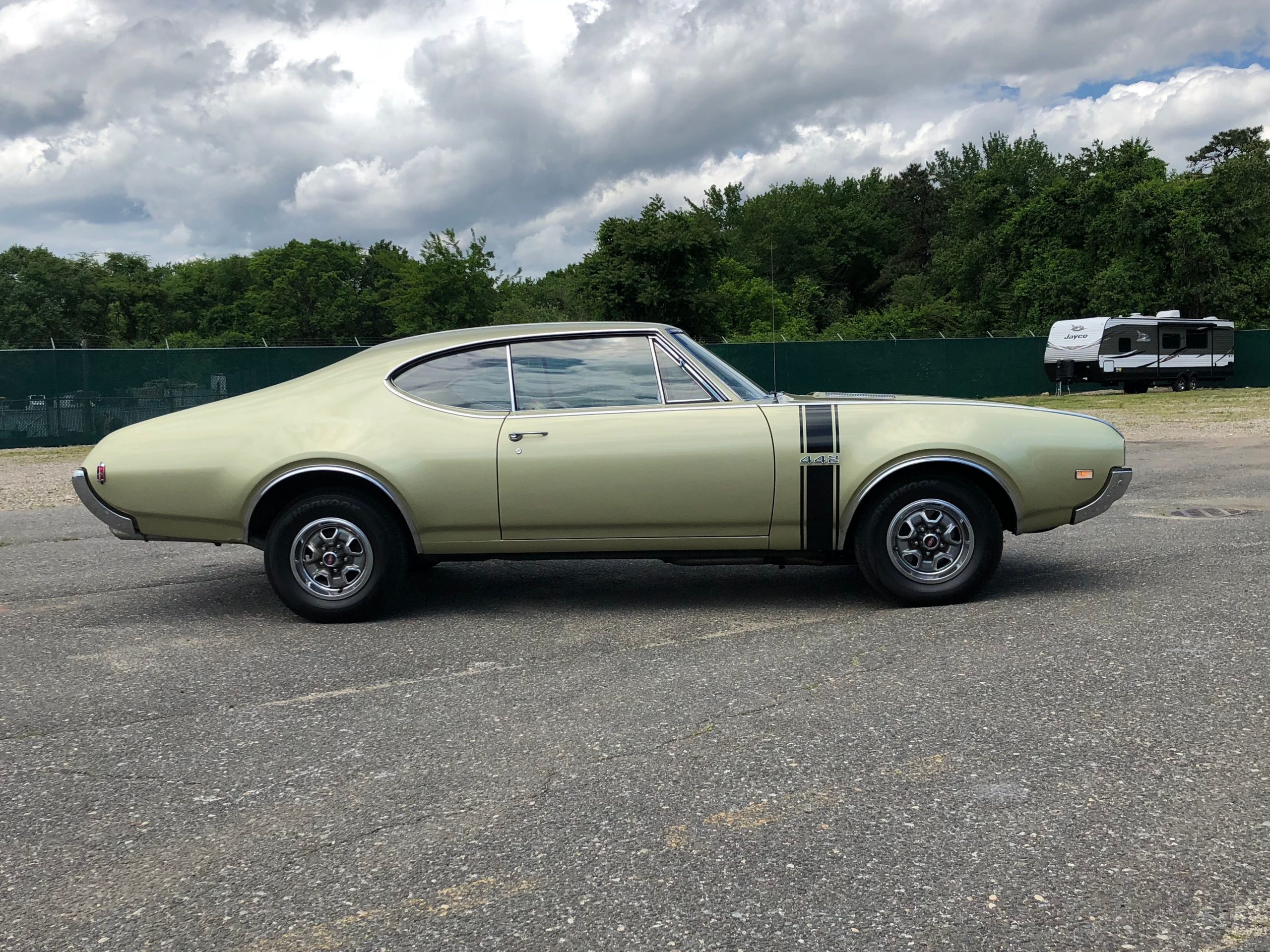 
								1968 Oldsmobile Cutlass 442 full									