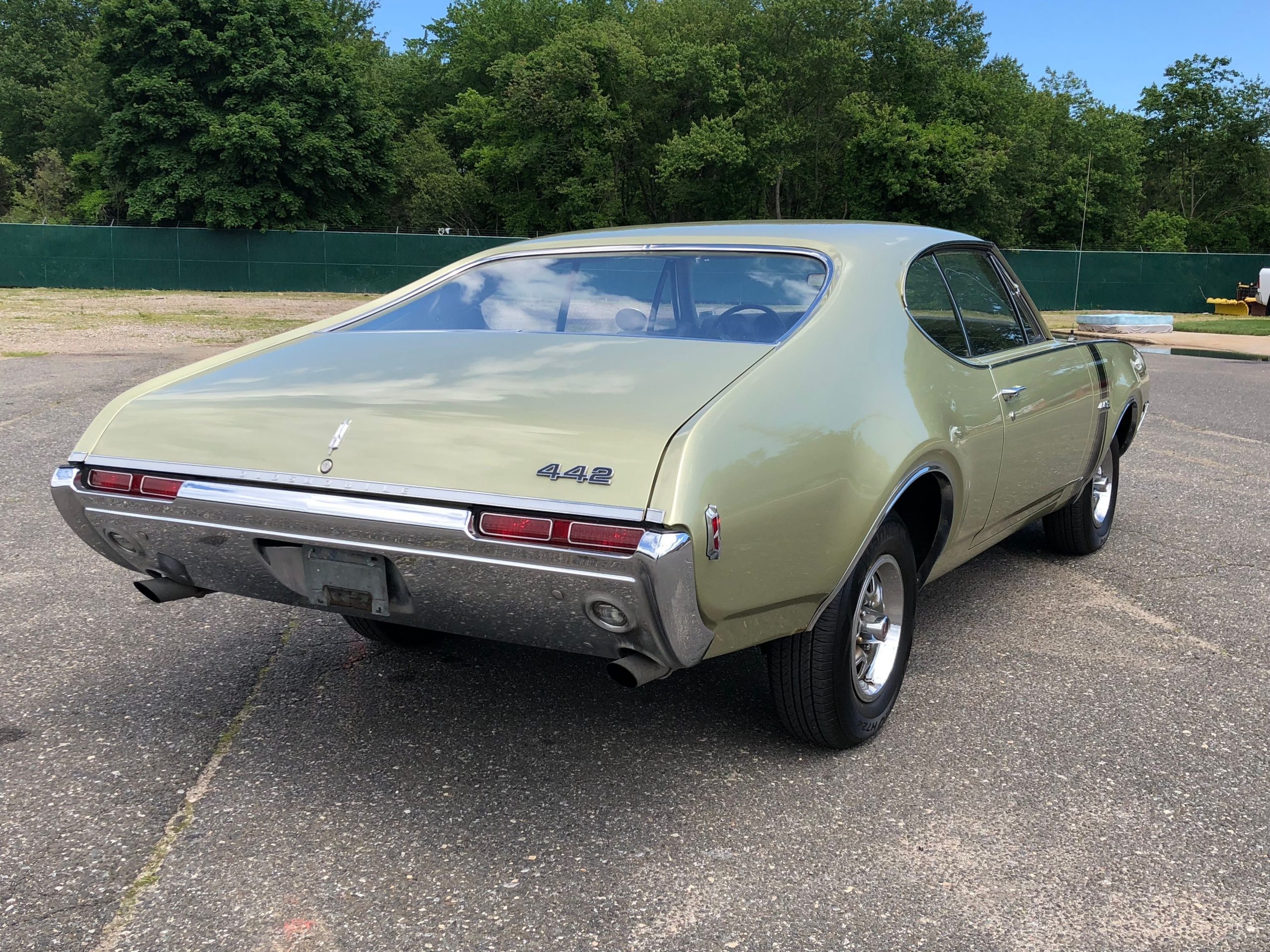 
								1968 Oldsmobile Cutlass 442 full									