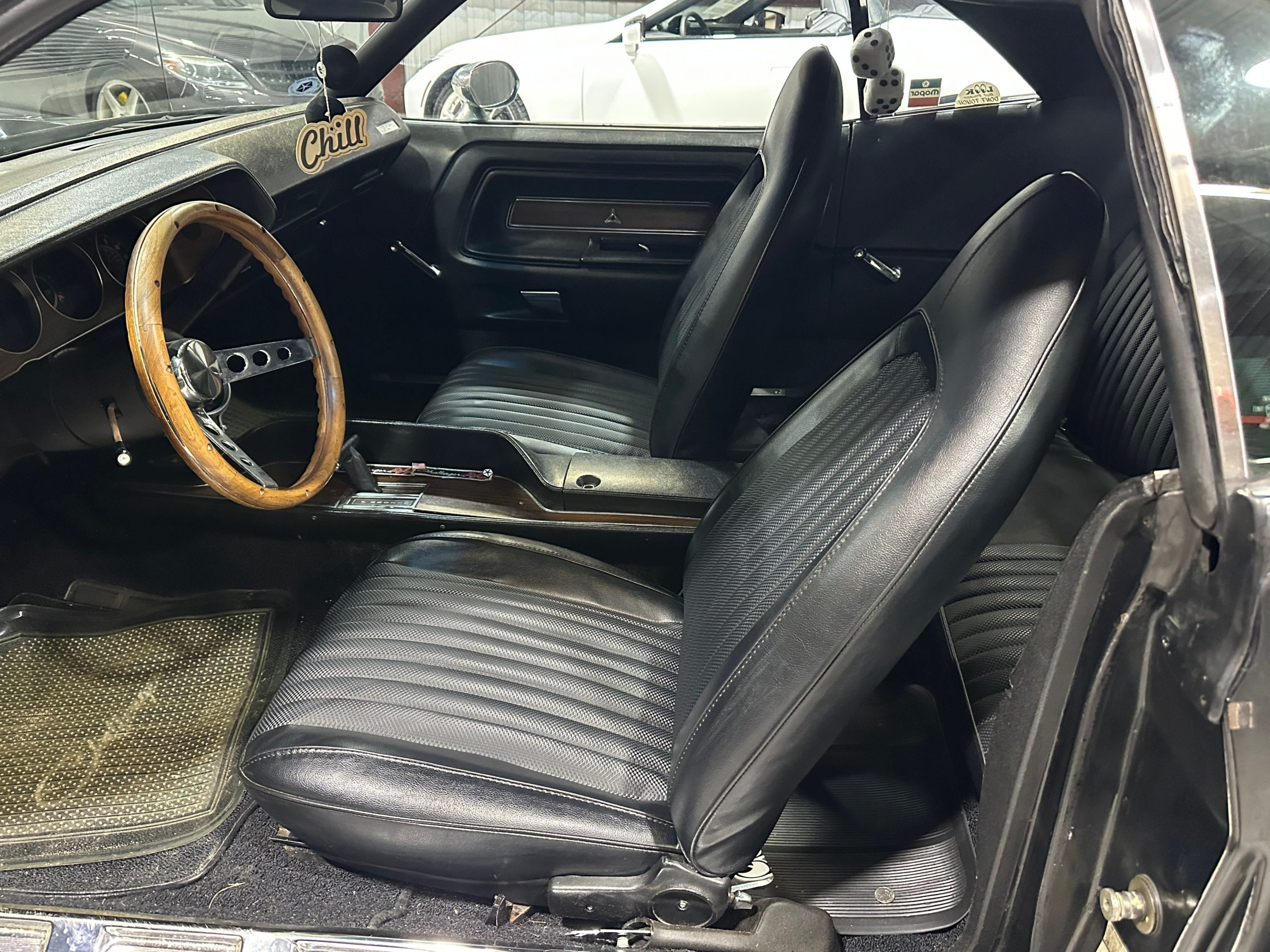 
								1973 Dodge Challenger full									