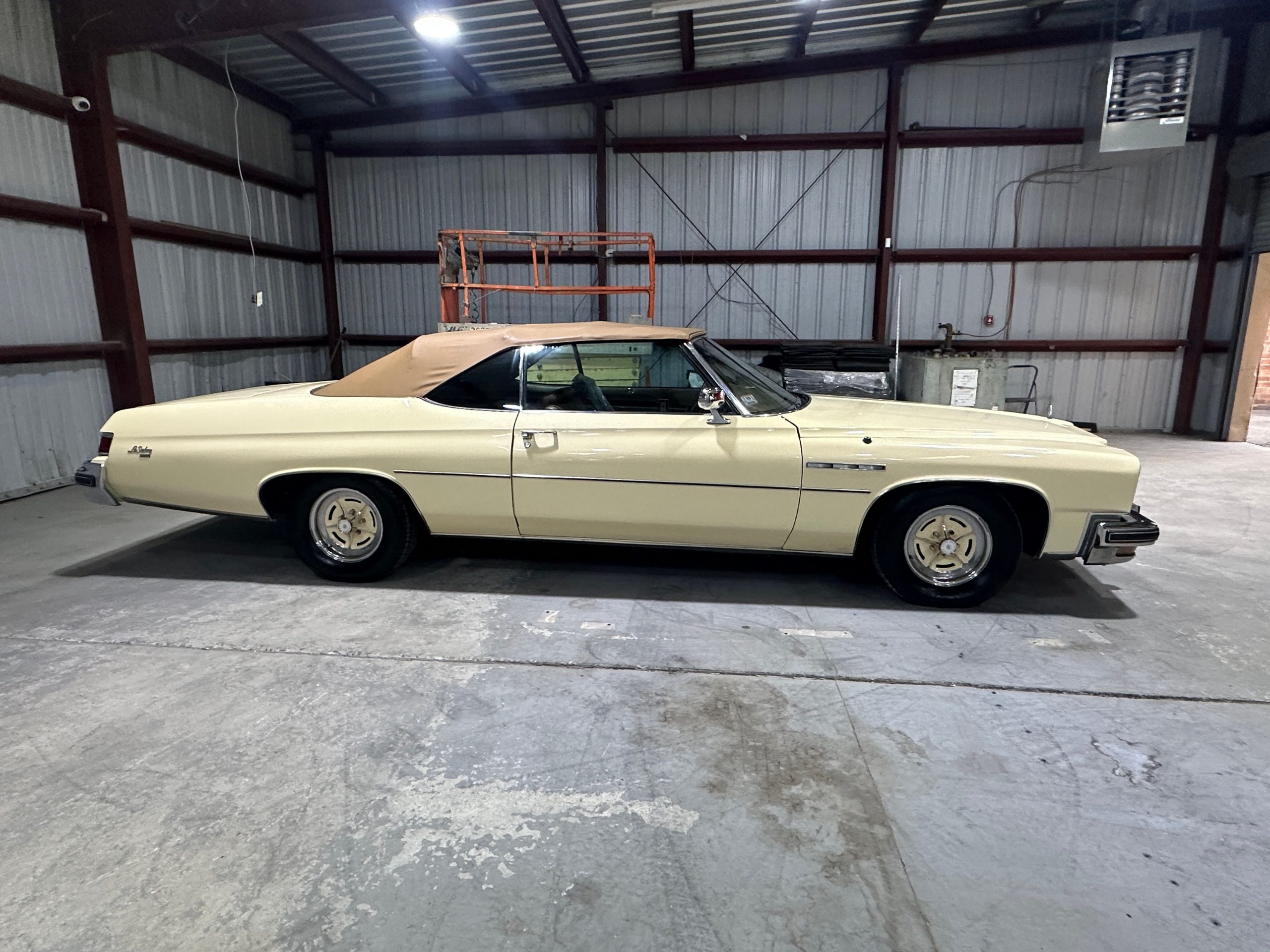
								1975 Buick LeSabre Convertible full									