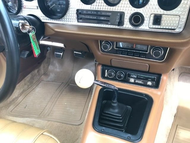 
								Pontiac Trans Am 6.6 Liter full									