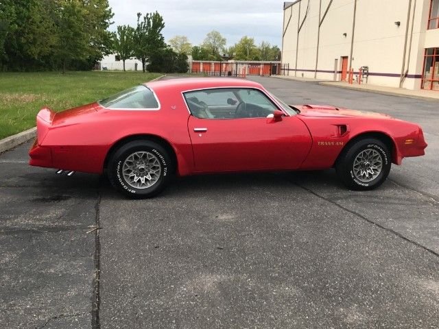 
								Pontiac Trans Am 6.6 Liter full									
