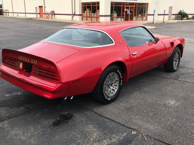 
								Pontiac Trans Am 6.6 Liter full									