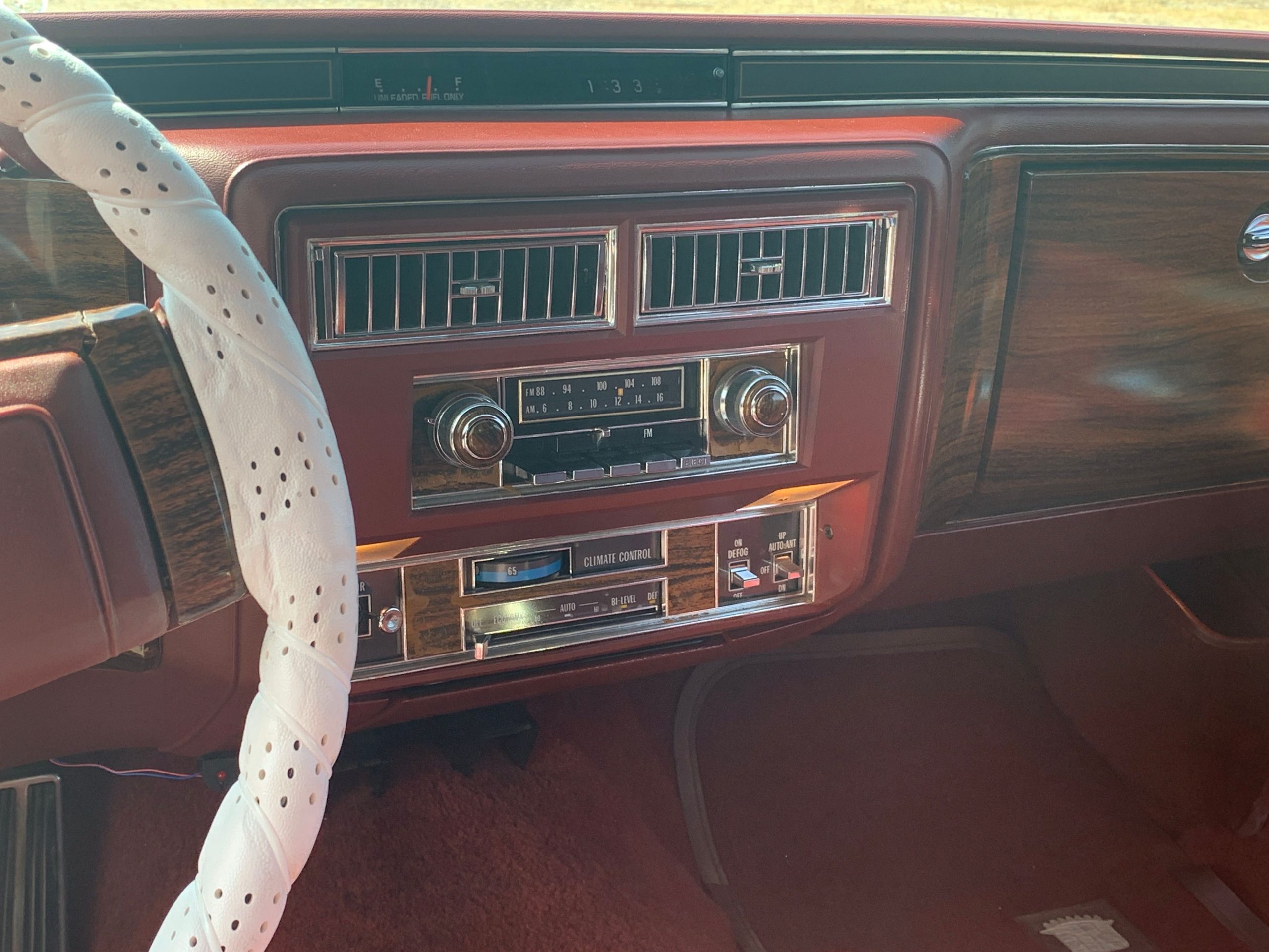 
								Cadillac Coupe DeVille full									