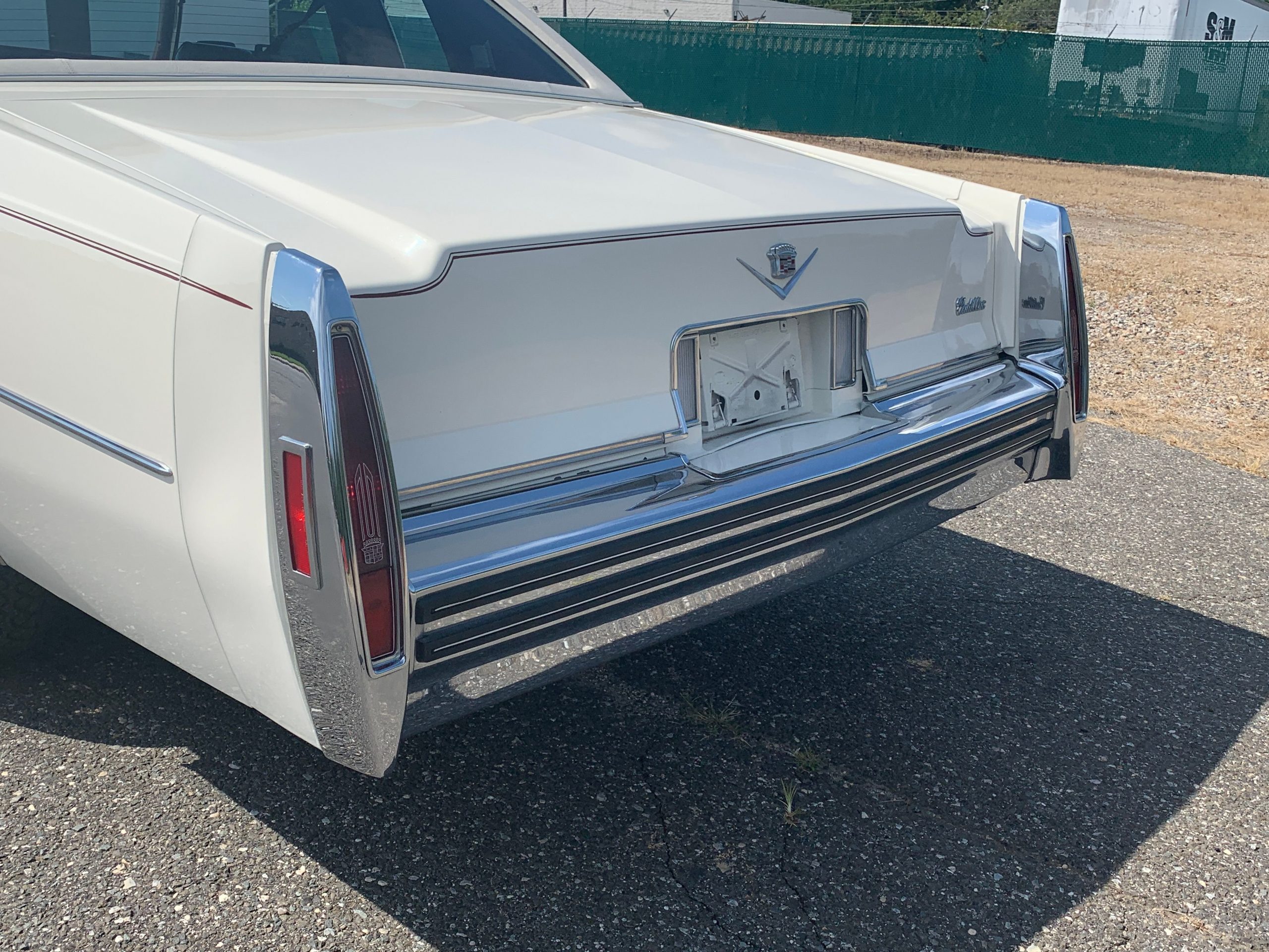 
								Cadillac Coupe DeVille full									