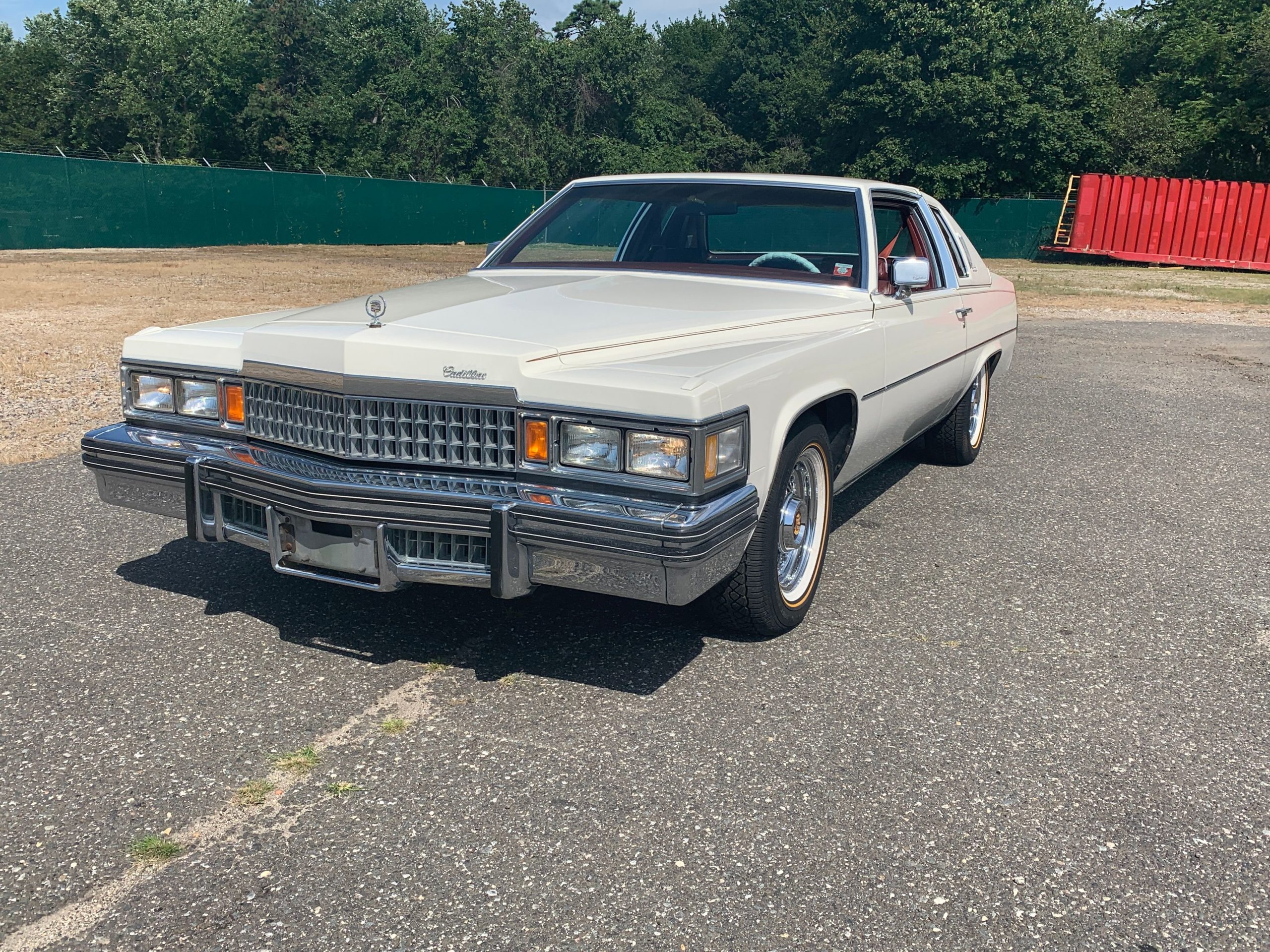 
								Cadillac Coupe DeVille full									