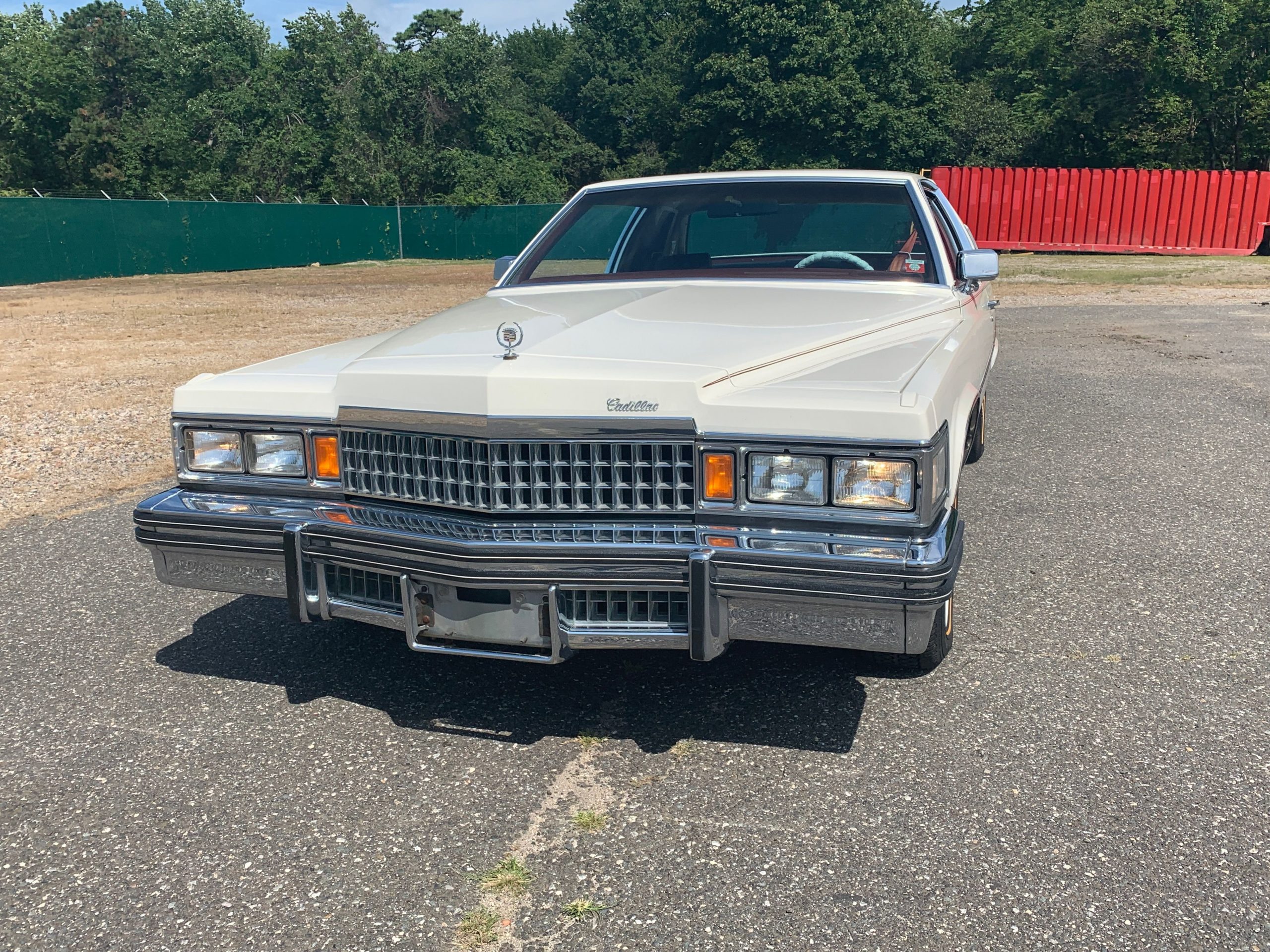 
								Cadillac Coupe DeVille full									