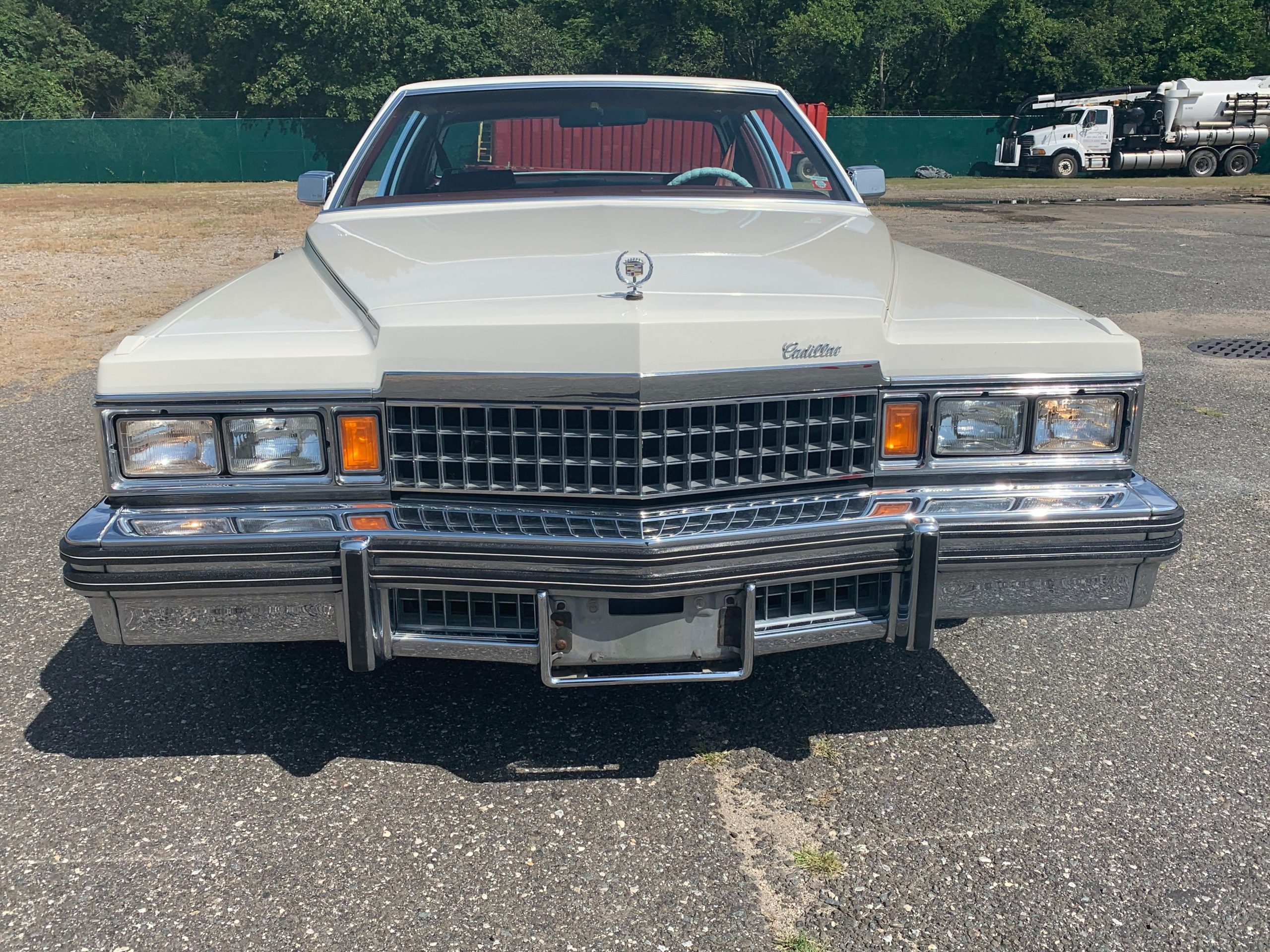 
								Cadillac Coupe DeVille full									