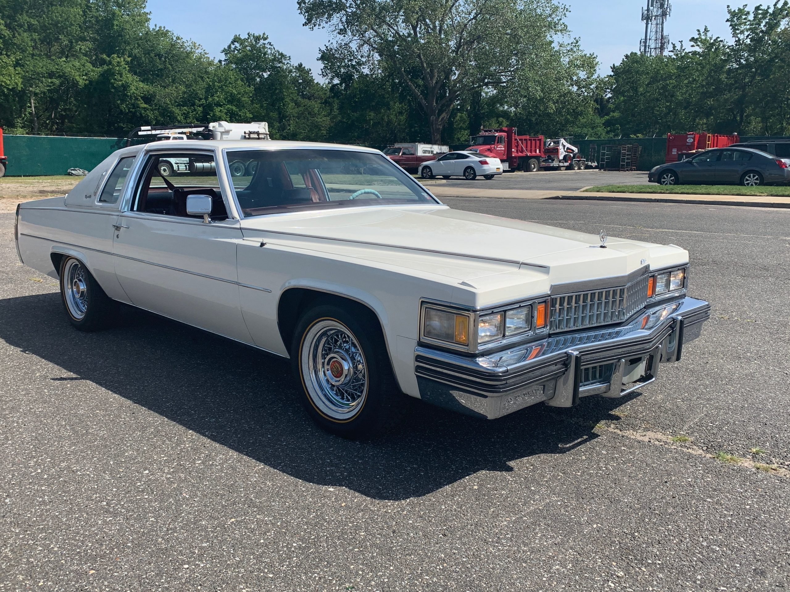 
								Cadillac Coupe DeVille full									