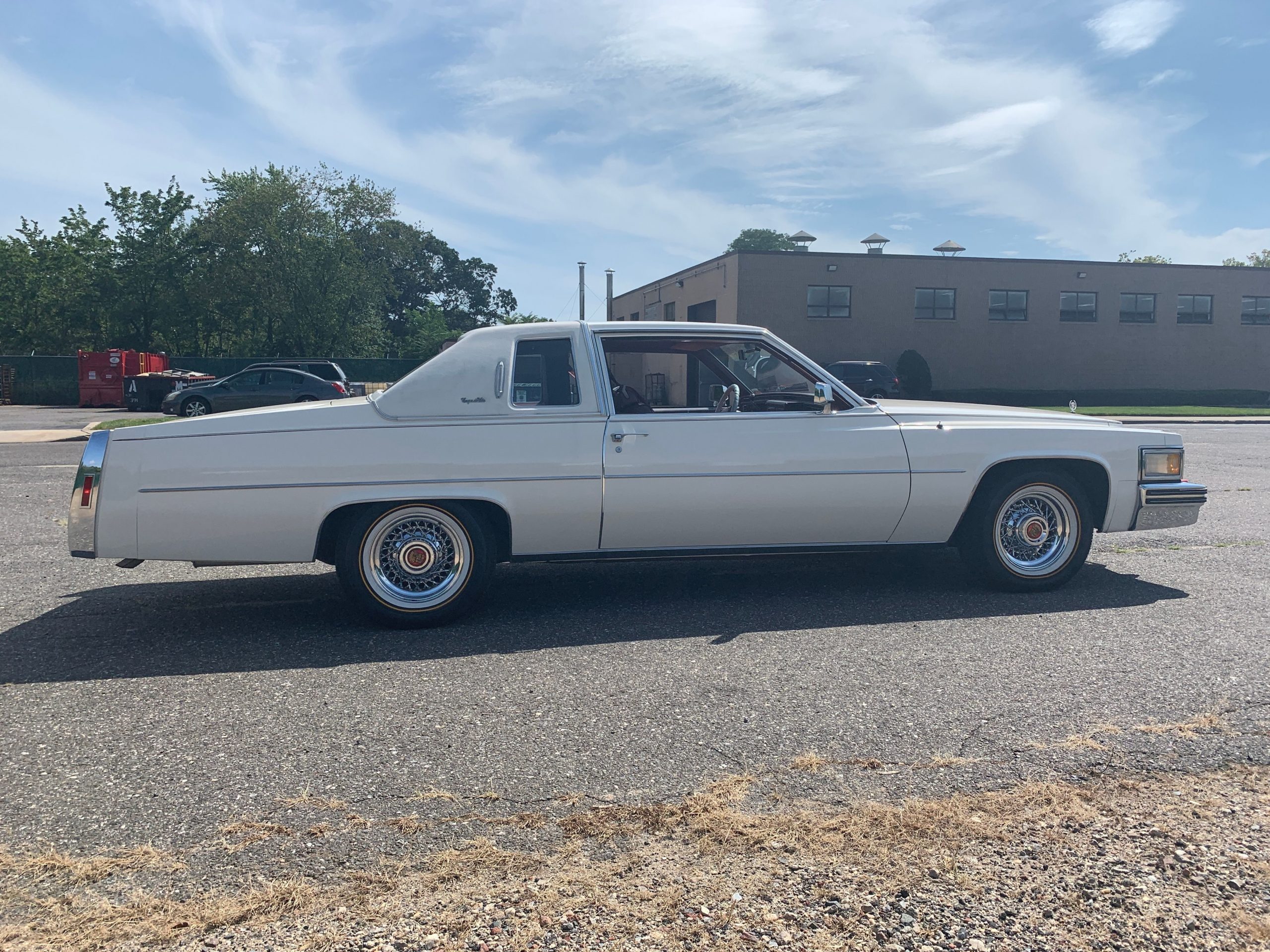 
								Cadillac Coupe DeVille full									