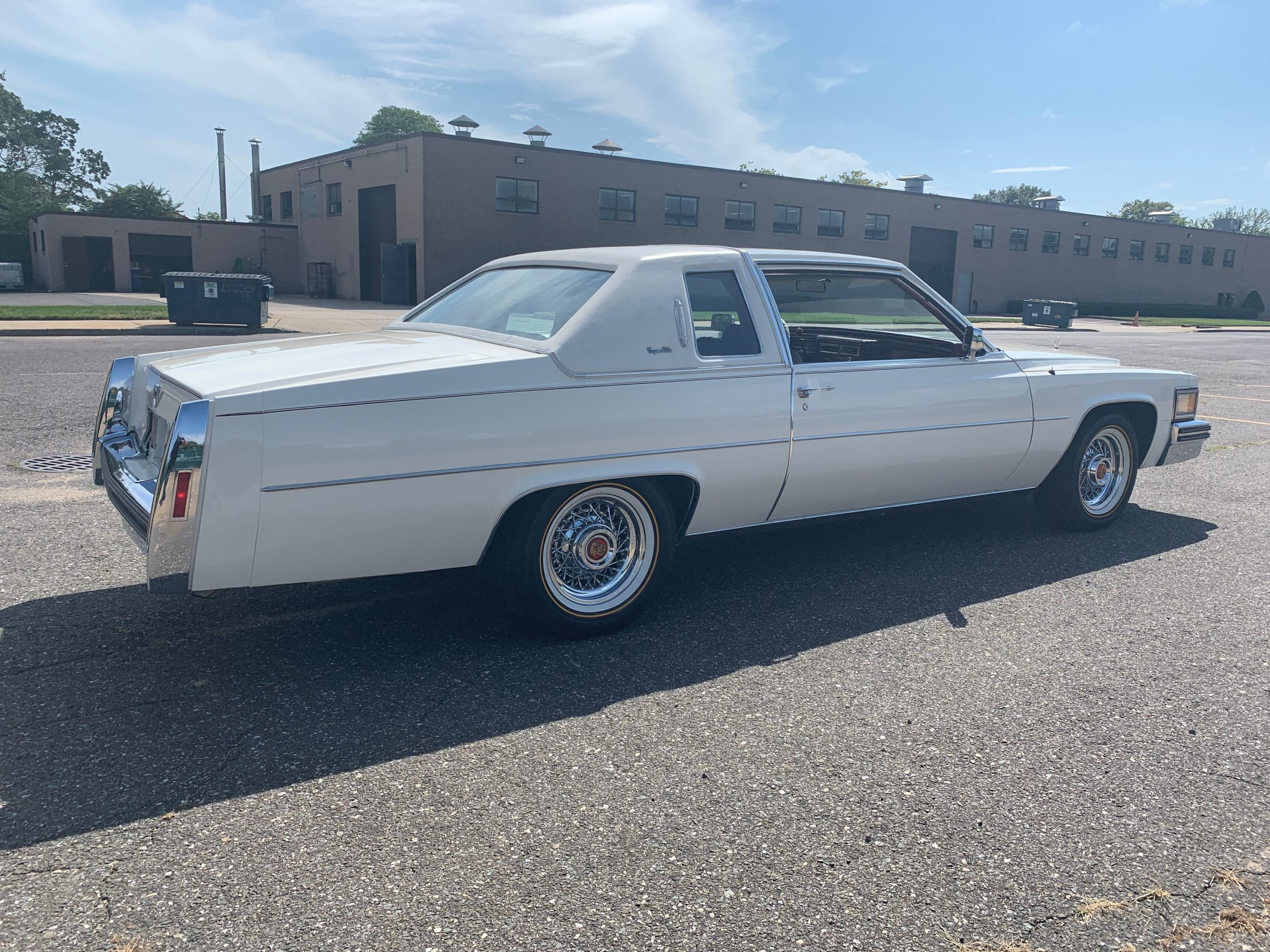 
								Cadillac Coupe DeVille full									